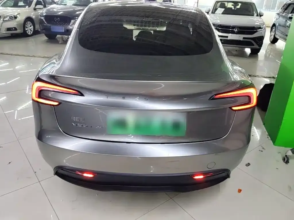 Tesla Model 3 — фото 5