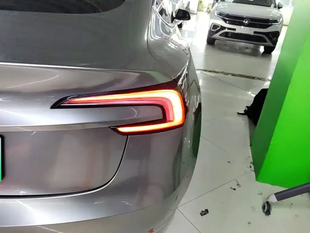 Tesla Model 3 — фото 3