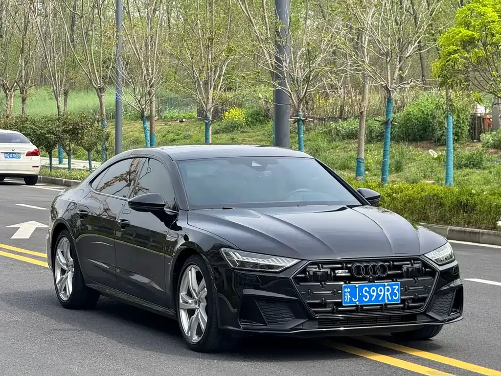 Audi A7L — фото 1