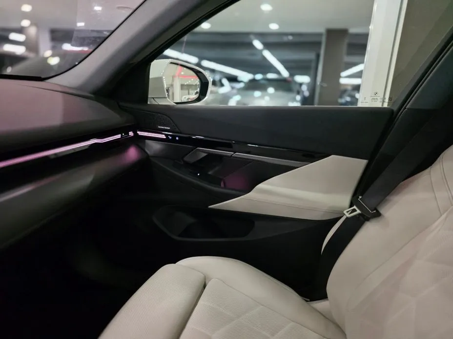 BMW 5-Series 2024 из KR, фото 10