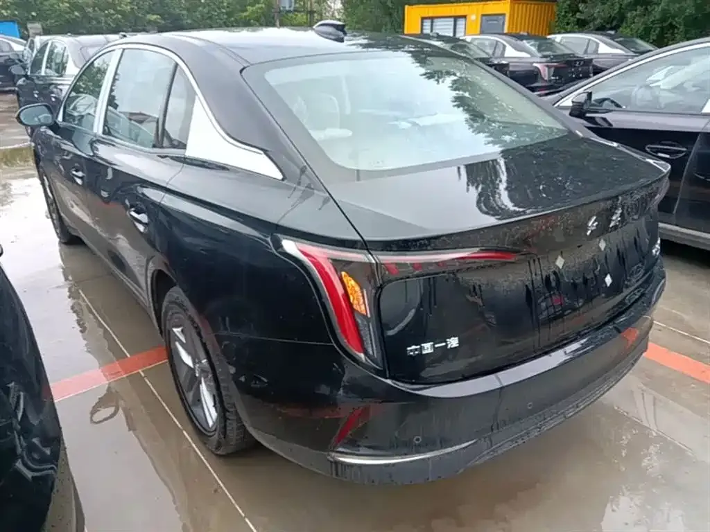 Hongqi E-QM5 — фото 4