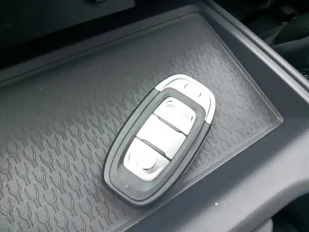 Hongqi E-QM5 — фото 10