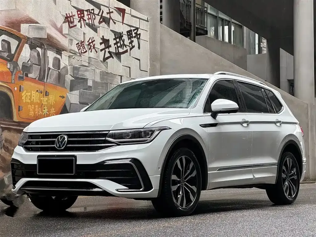 Volkswagen Tiguan L — фото 1