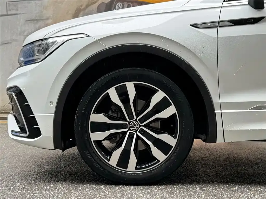 Volkswagen Tiguan L — фото 4