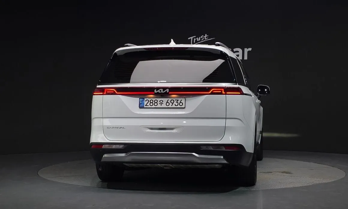 Kia Carnival — фото 10