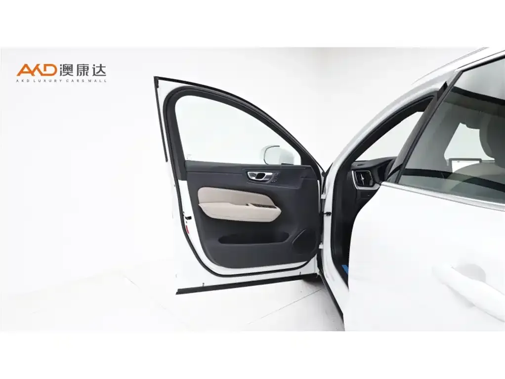 Volvo XC60 — фото 7