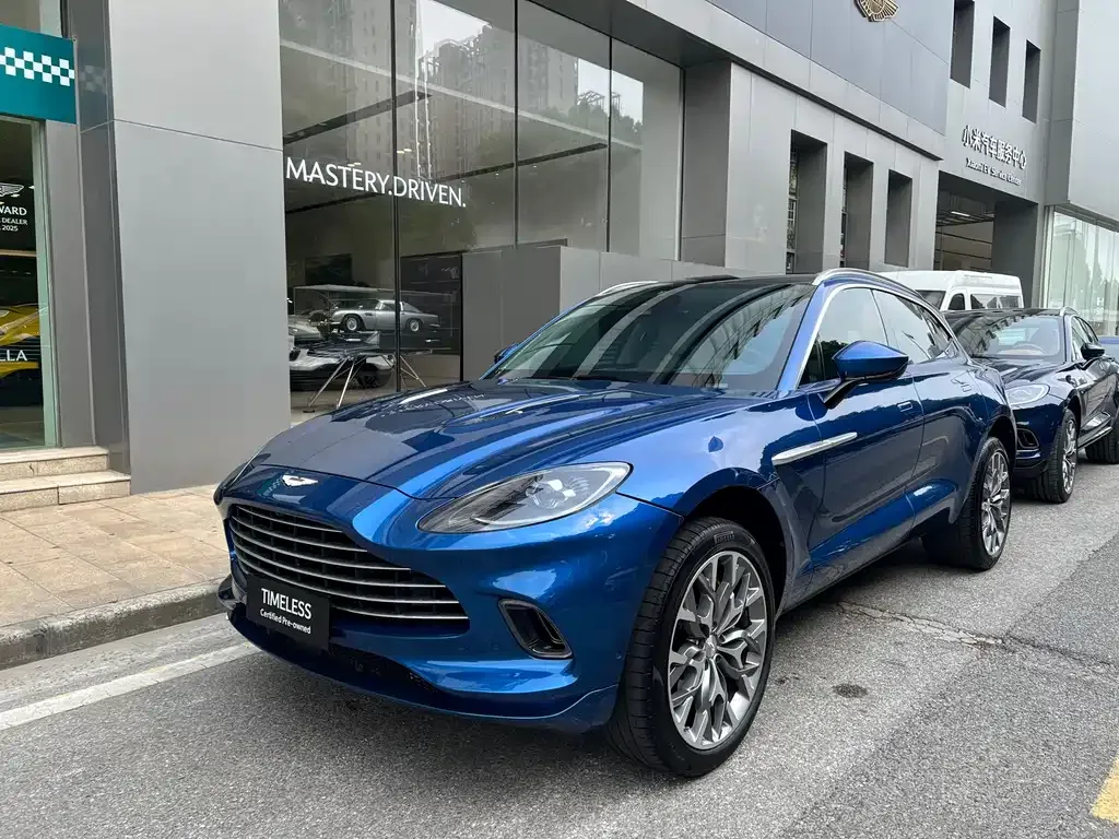 Aston Martin DBX — фото 1