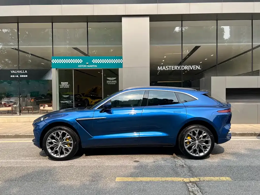 Aston Martin DBX — фото 6