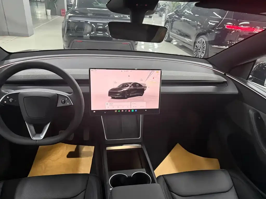 Tesla Model Y — фото 9