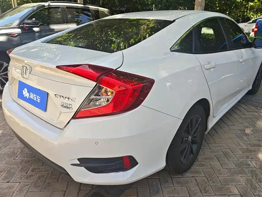 Honda Civic — фото 7