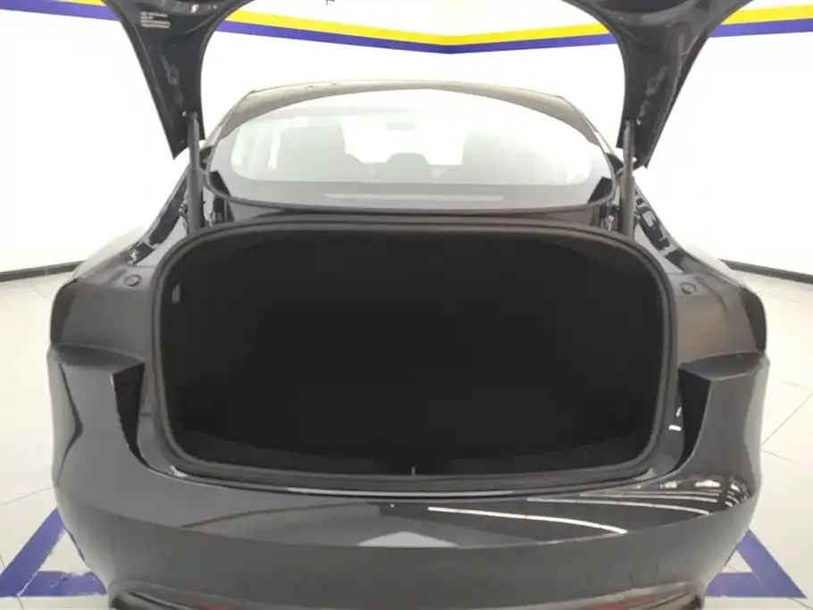 Tesla Model 3 — фото 7
