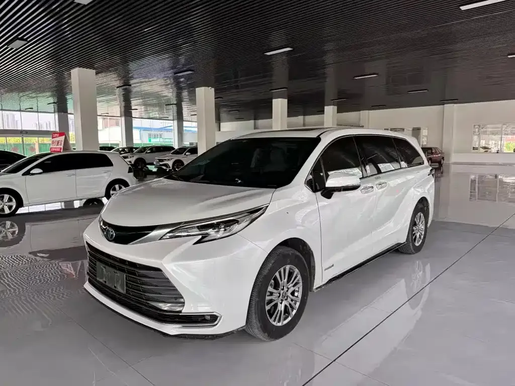 Toyota Sienna — фото 7