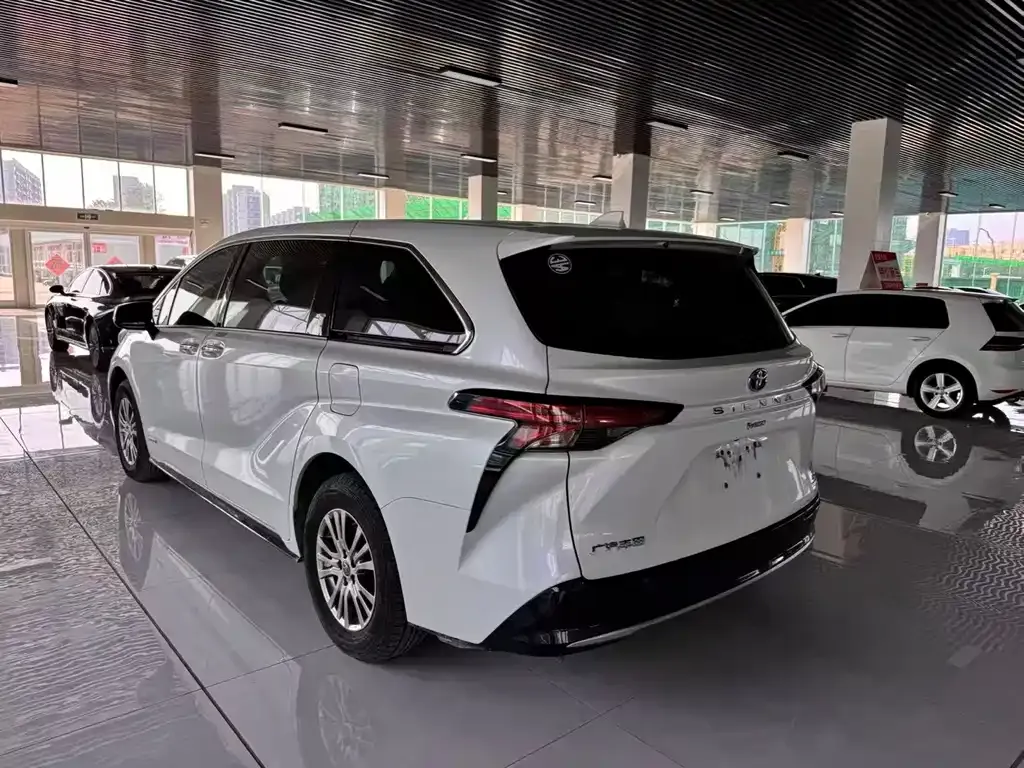 Toyota Sienna — фото 4
