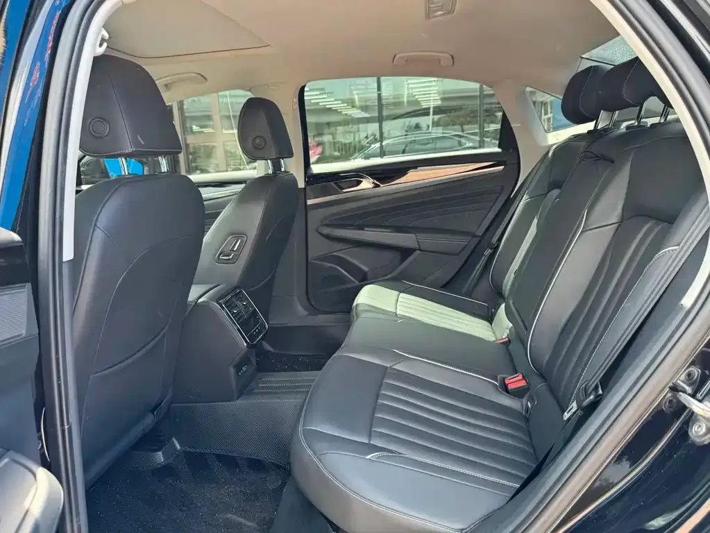 Volkswagen Passat — фото 6