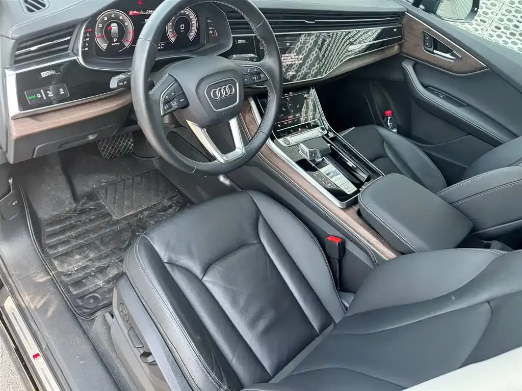 Audi Q7 — фото 10