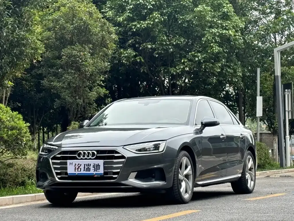 Audi A4L — фото 1