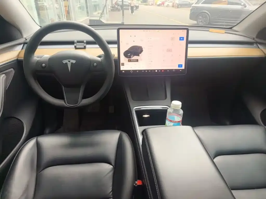 Tesla Model Y — фото 6