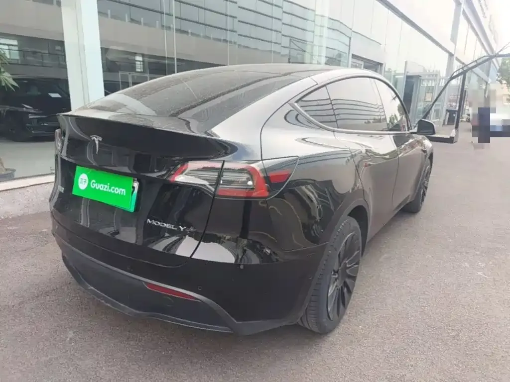 Tesla Model Y — фото 8