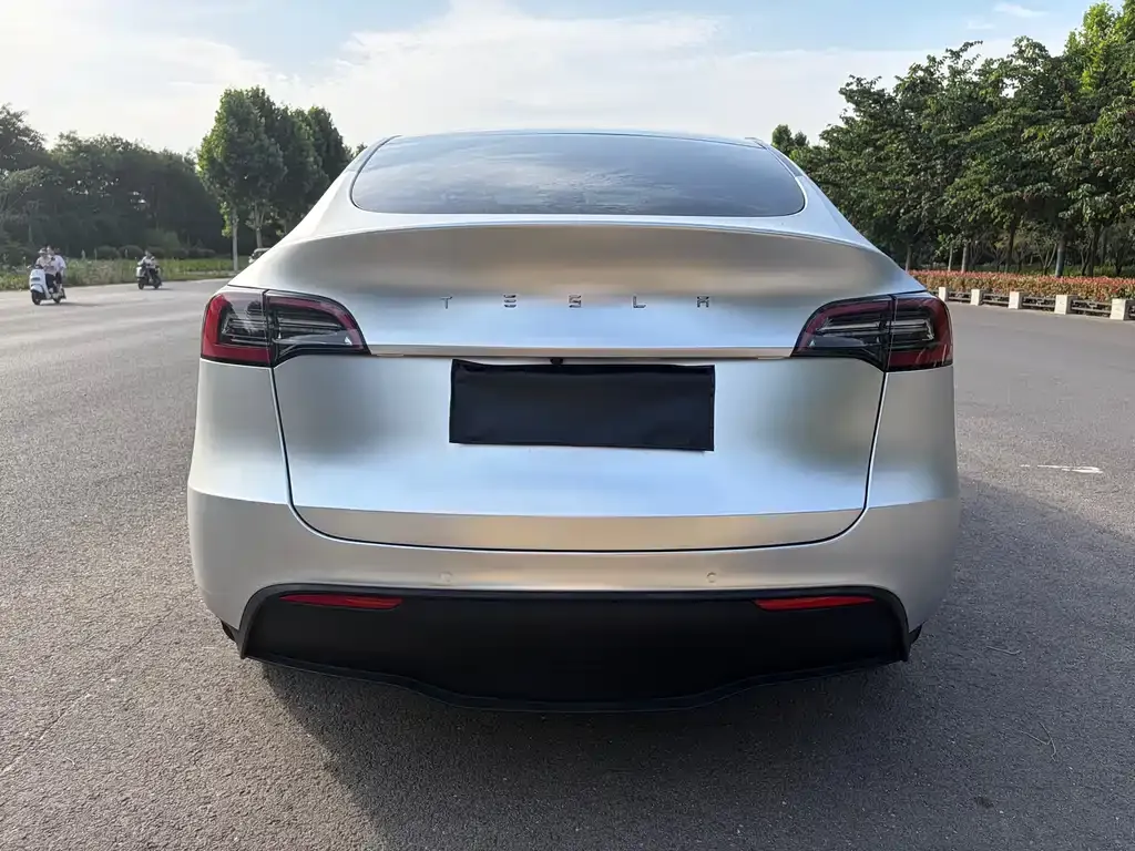 Tesla Model Y — фото 4