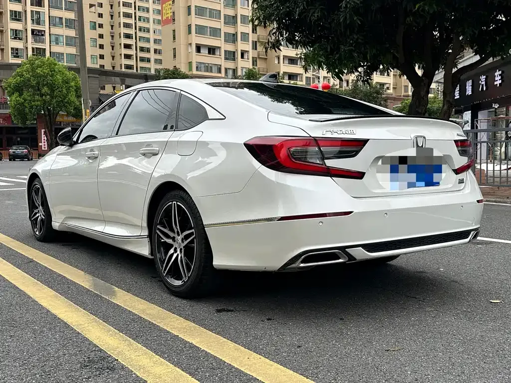 Honda Accord — фото 8