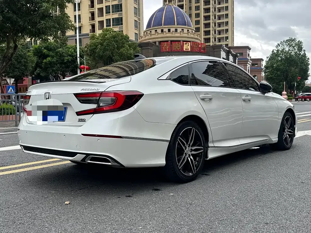 Honda Accord — фото 10
