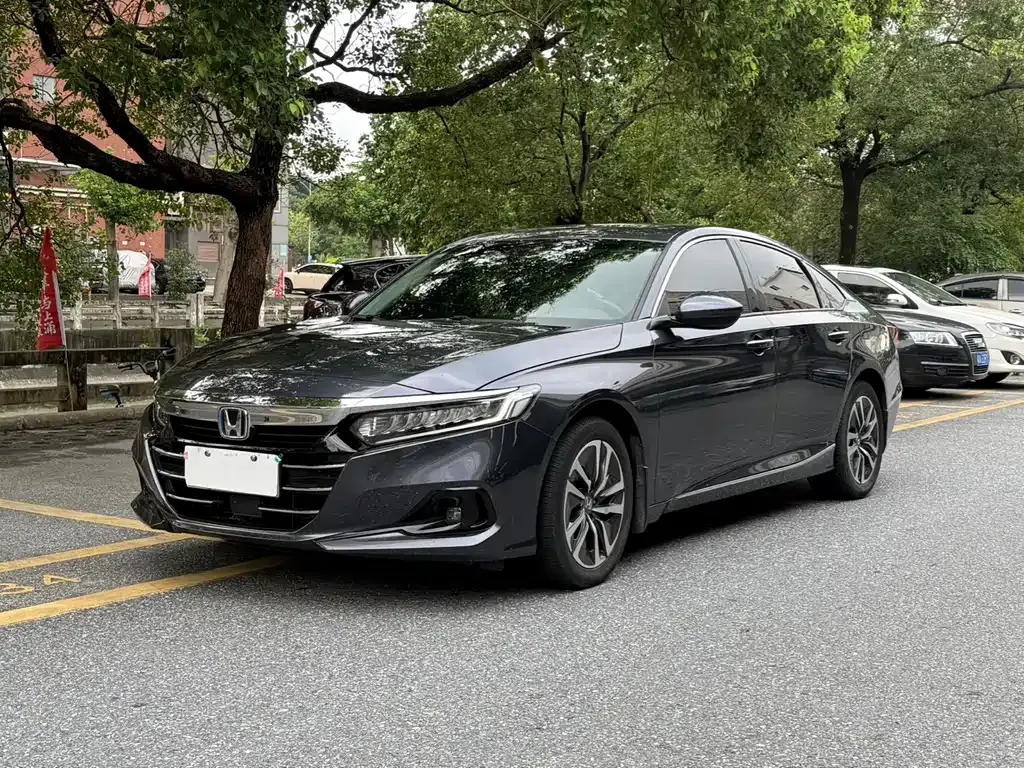 Honda Accord — фото 1