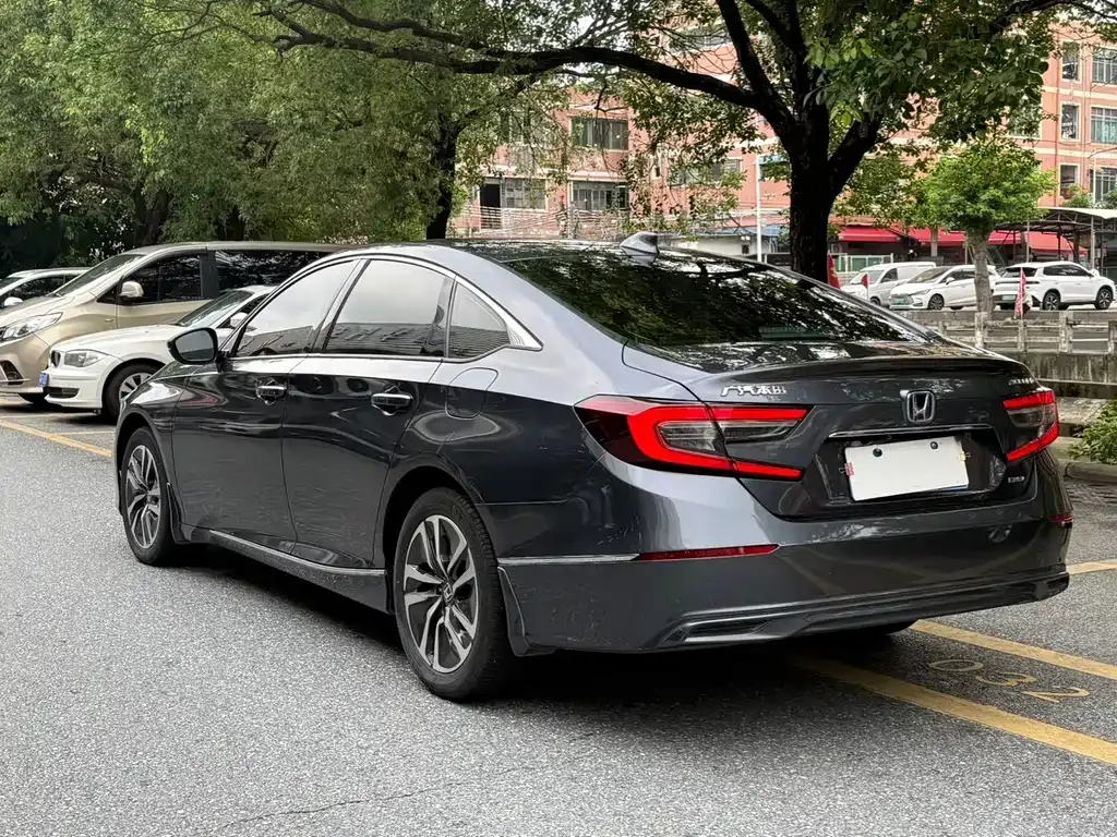 Honda Accord — фото 9