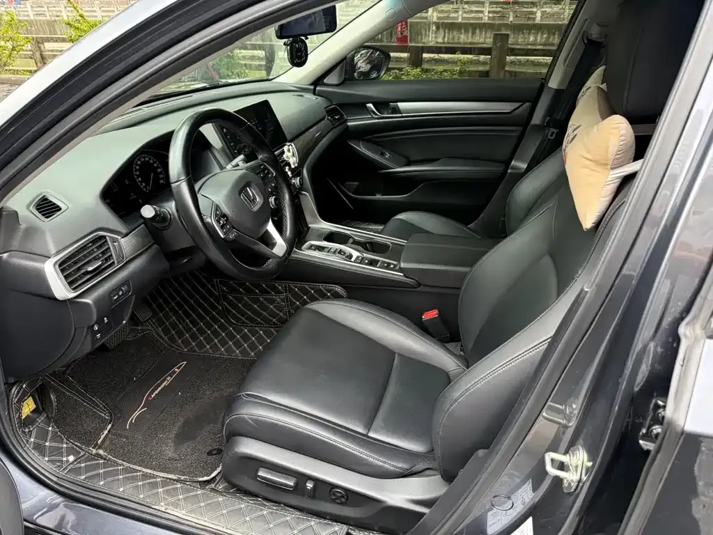 Honda Accord — фото 10