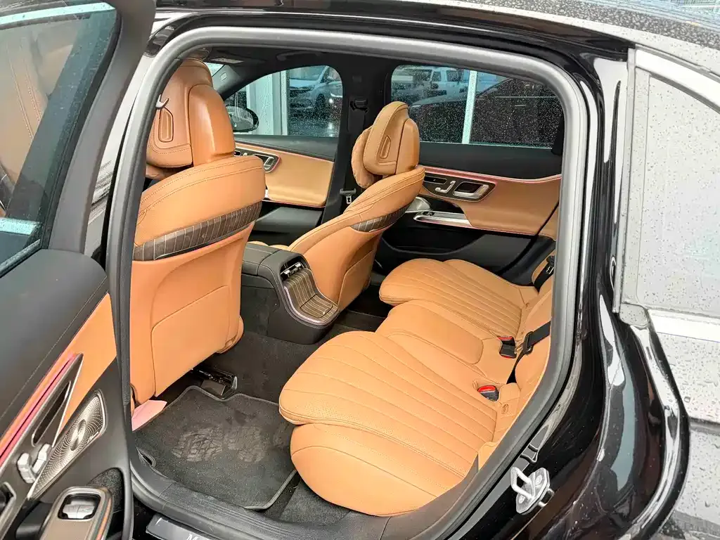 Mercedes-Benz E-Class — фото 4