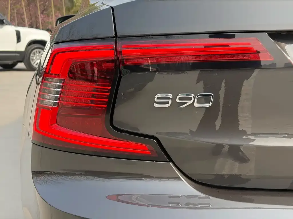 Volvo S90 — фото 8