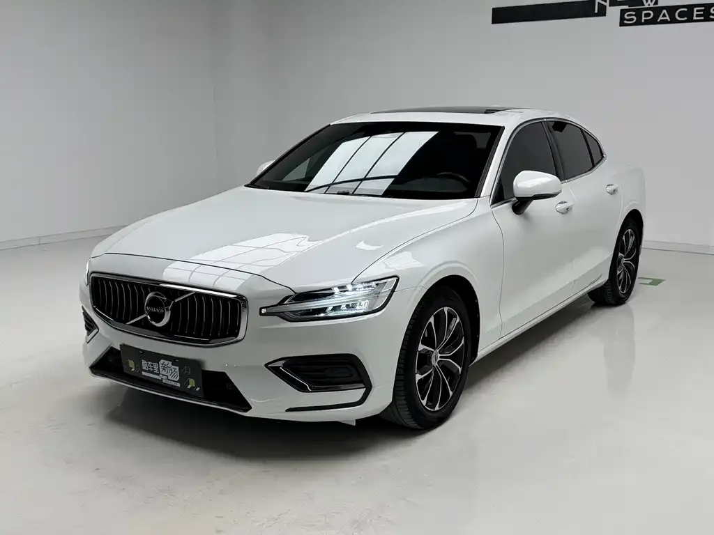 Volvo S60 — фото 1