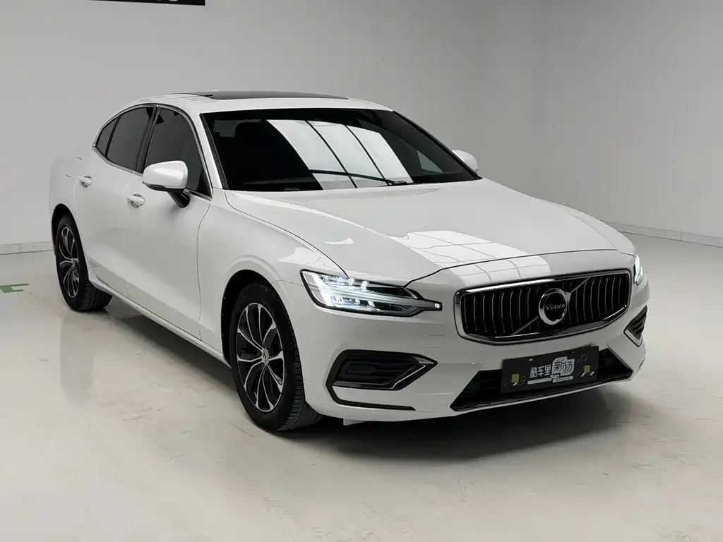 Volvo S60 — фото 10
