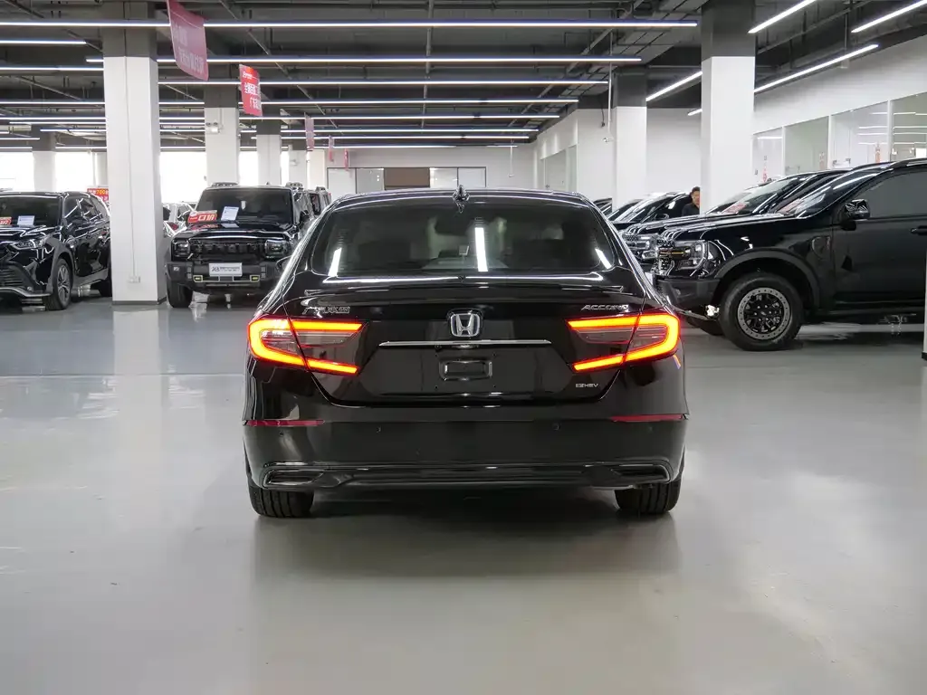 Honda Accord — фото 9