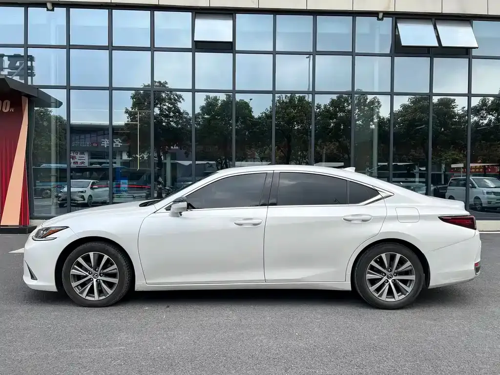 Lexus ES — фото 10