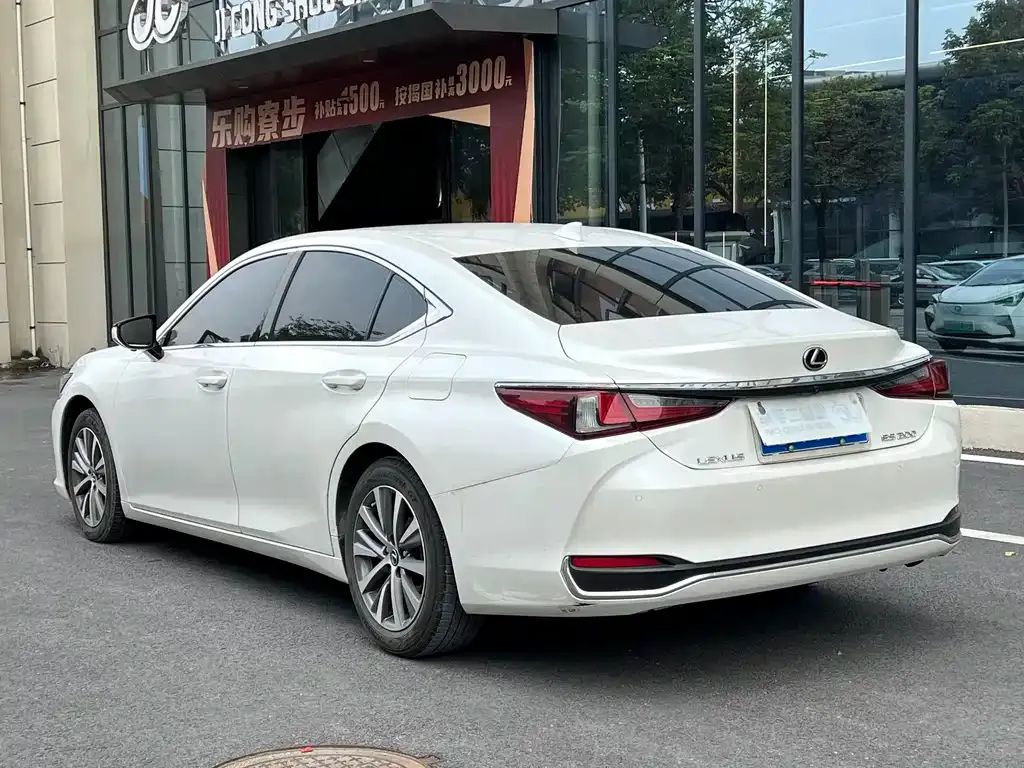Lexus ES — фото 2