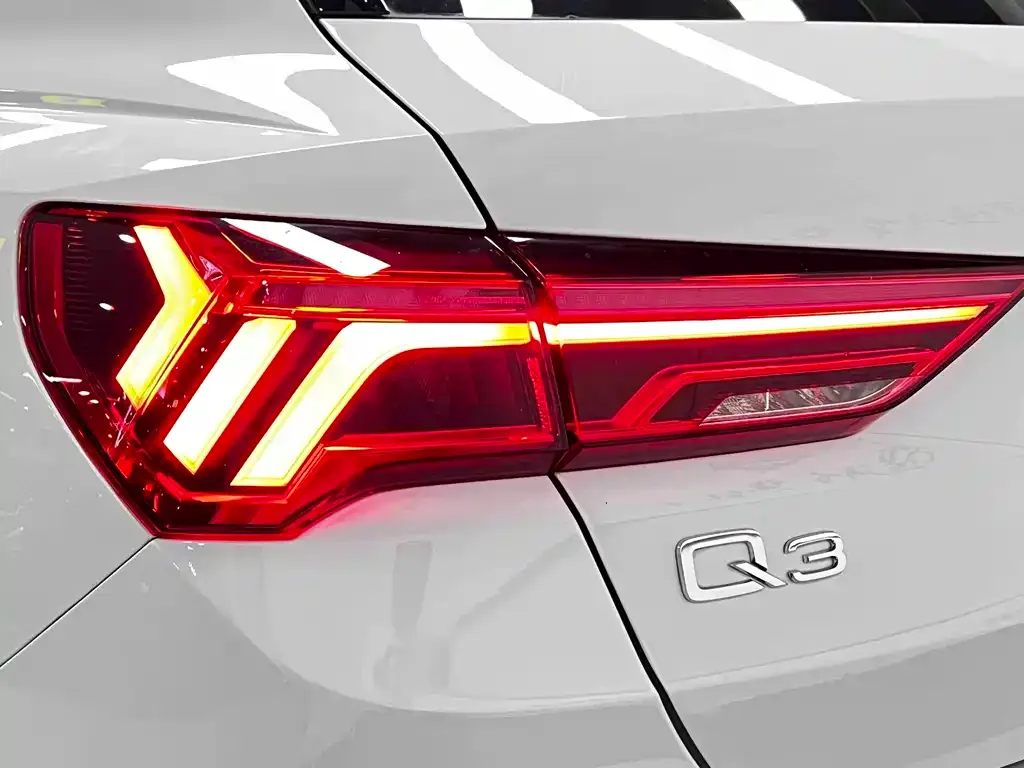Audi Q3 — фото 10