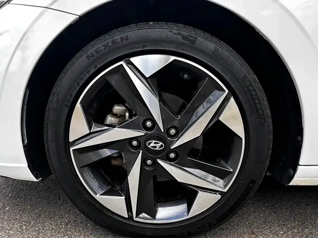 Hyundai Elantra — фото 7