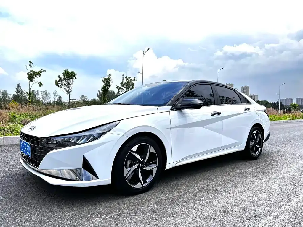 Hyundai Elantra — фото 10