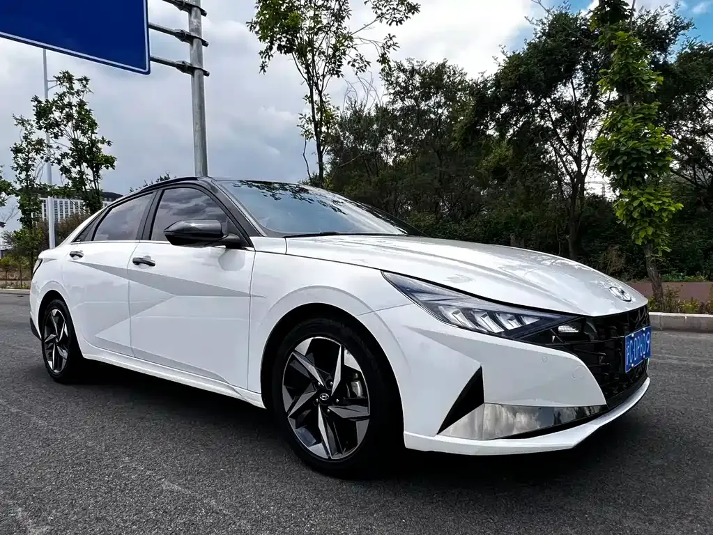 Hyundai Elantra — фото 8