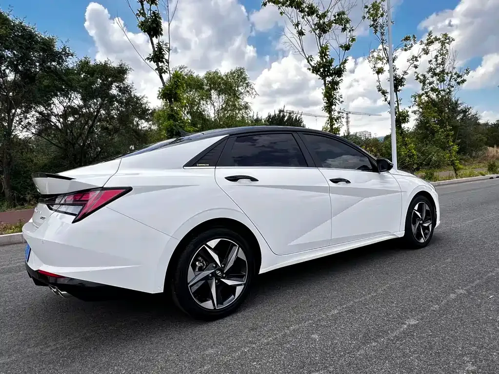 Hyundai Elantra — фото 3