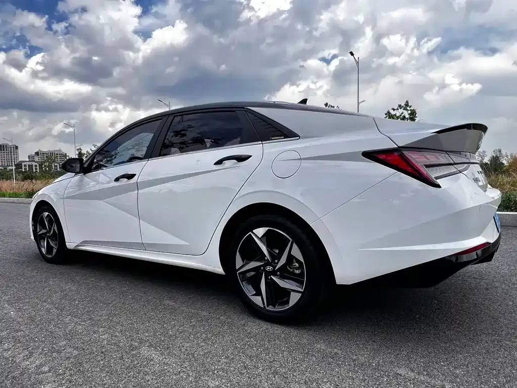 Hyundai Elantra — фото 5