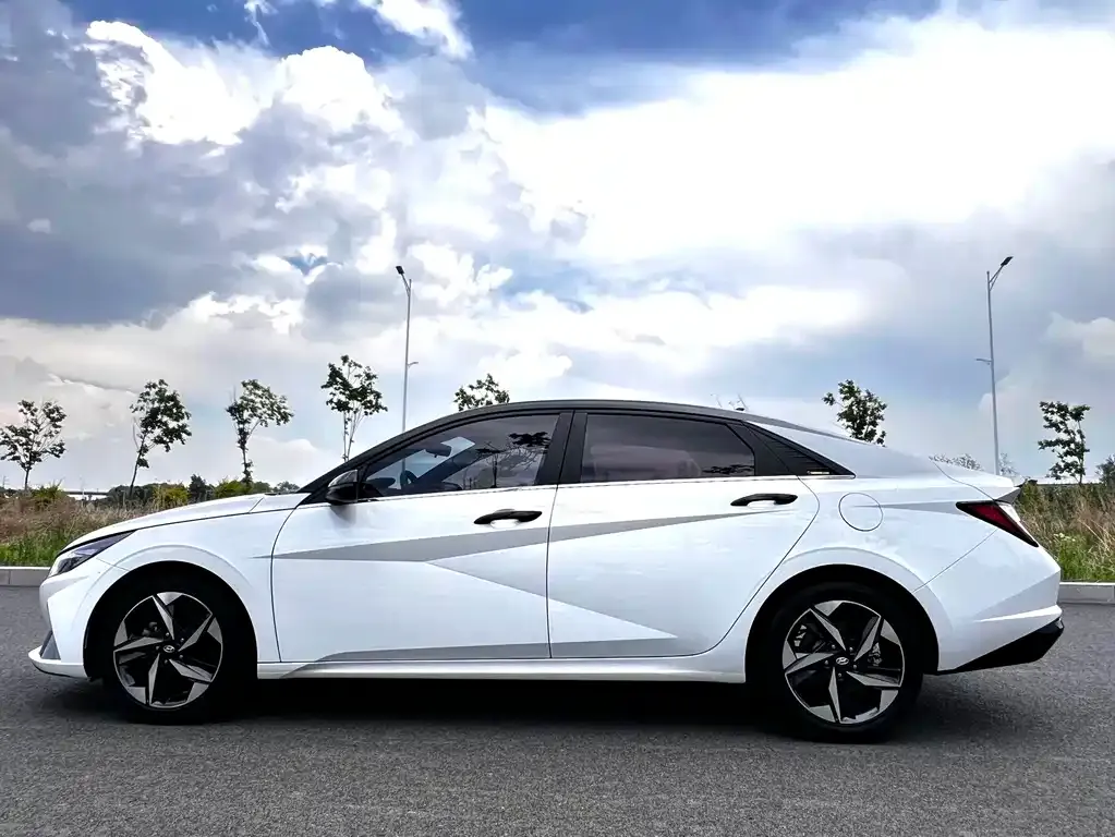 Hyundai Elantra — фото 6