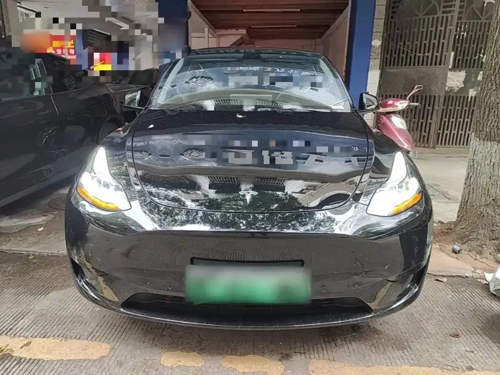 Tesla Model Y — фото 10