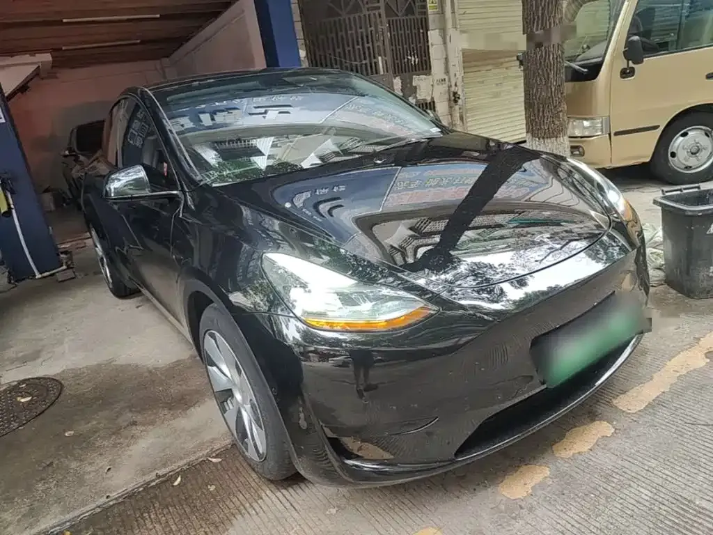 Tesla Model Y — фото 9