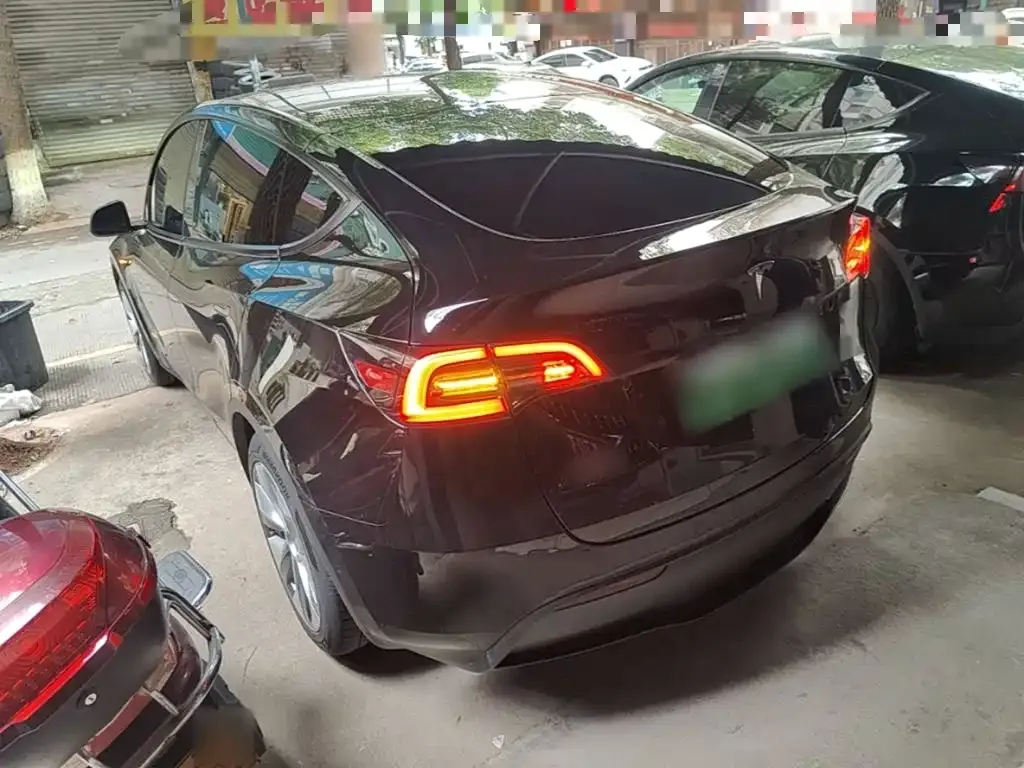 Tesla Model Y — фото 7