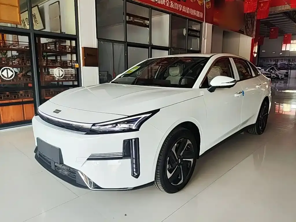 Geely Galaxy L6 — фото 10