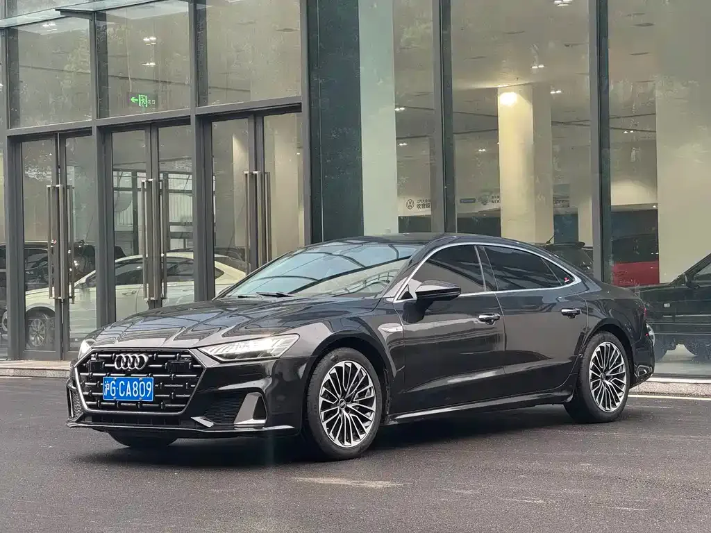Audi A7L — фото 1