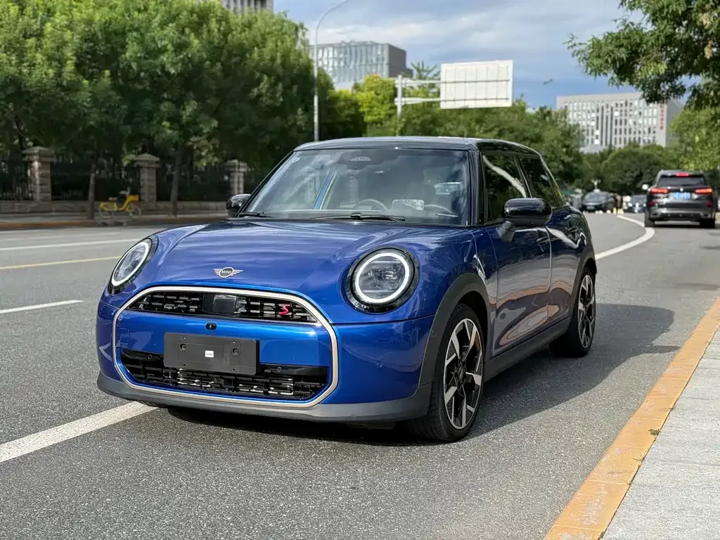 MINI Cooper (3-door) — фото 1