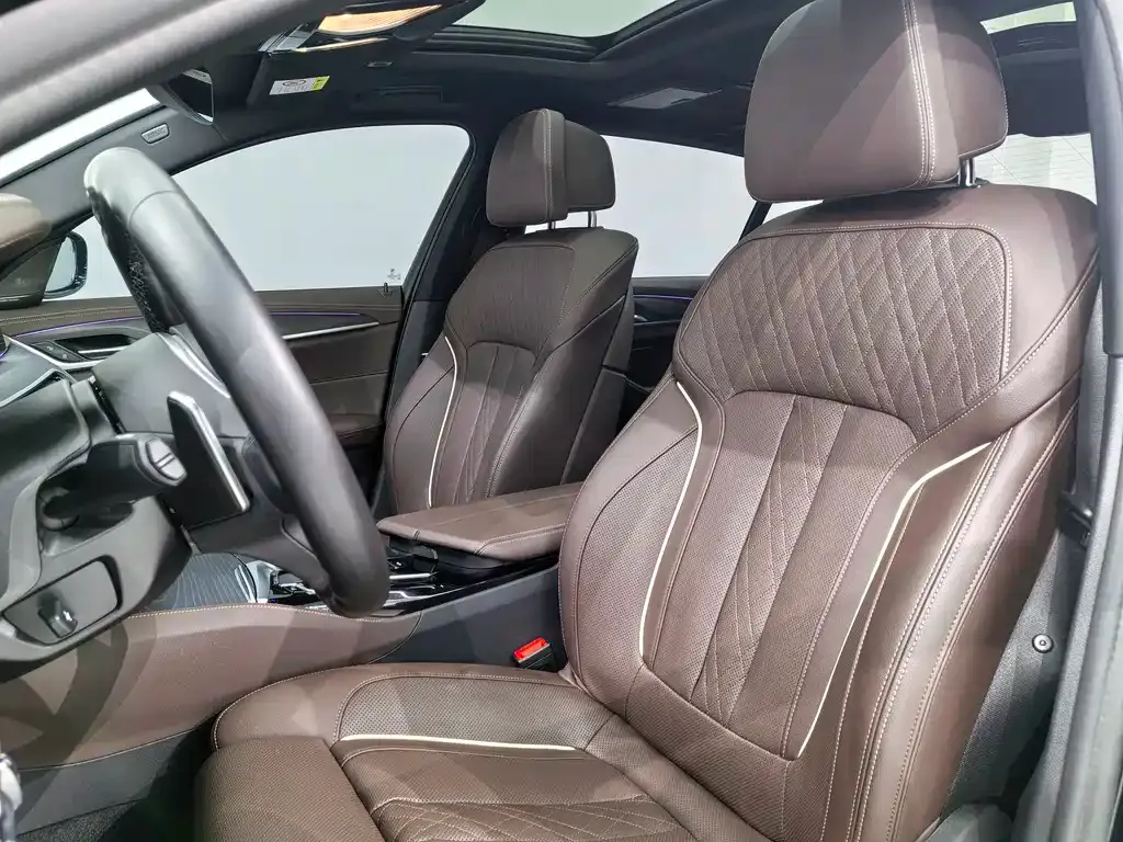 BMW 5 Series 2022 из CN, фото 2