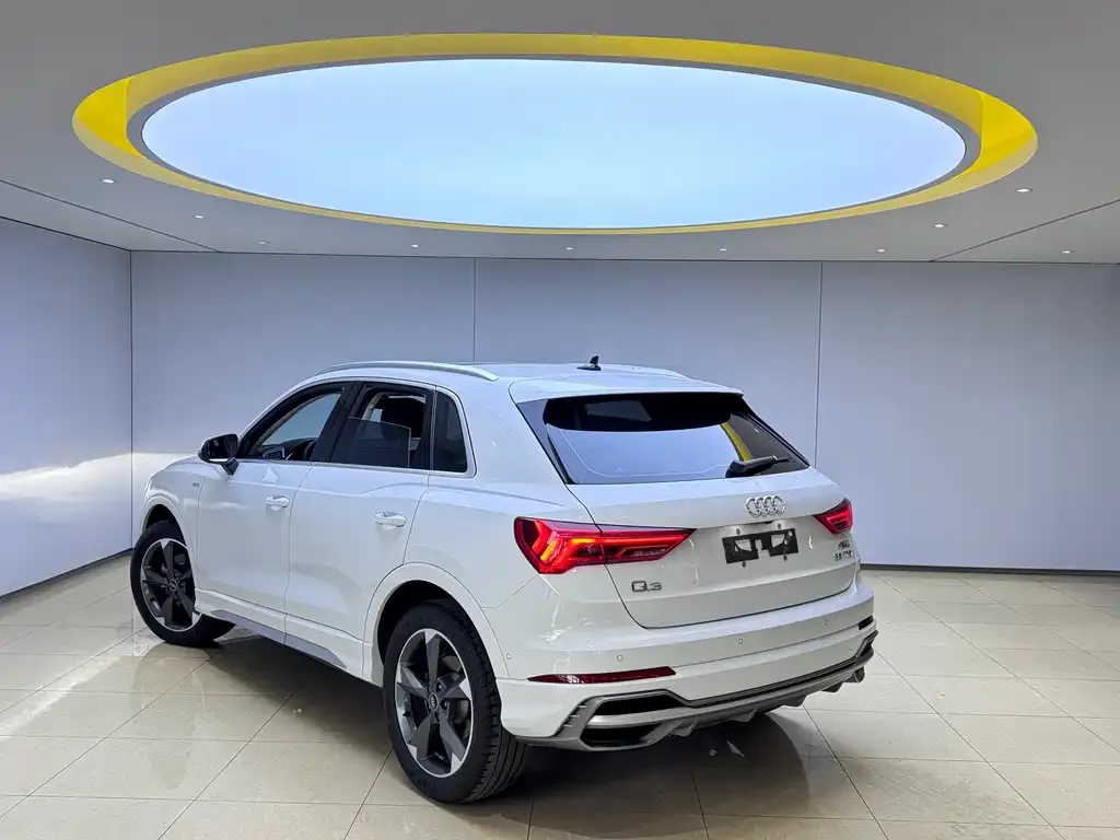 Audi Q3 — фото 10